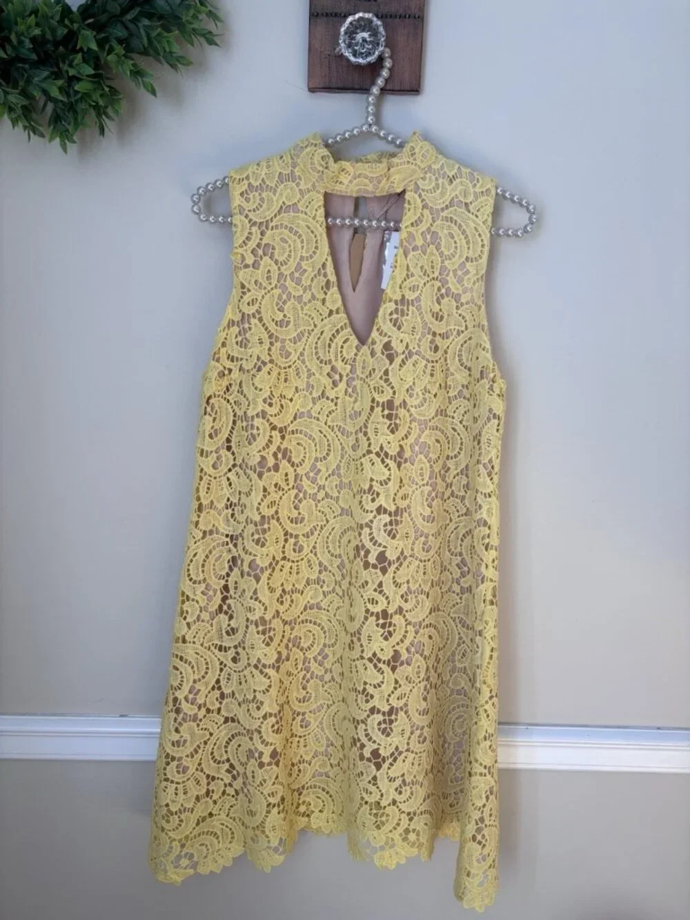 NWT Blu Pepper Womens Size Medium Yellow Lace Shift Dress Sleeveless